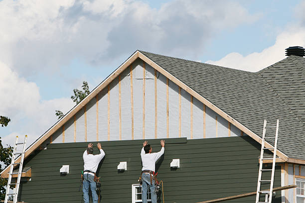 Professional Emergency Siding Repair technician working in Seneca, IL
